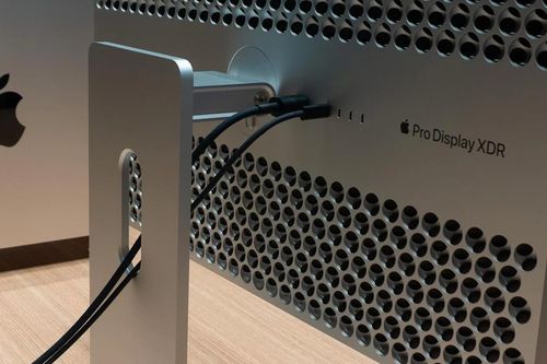 Những sản phẩm đắt vô lý của Apple