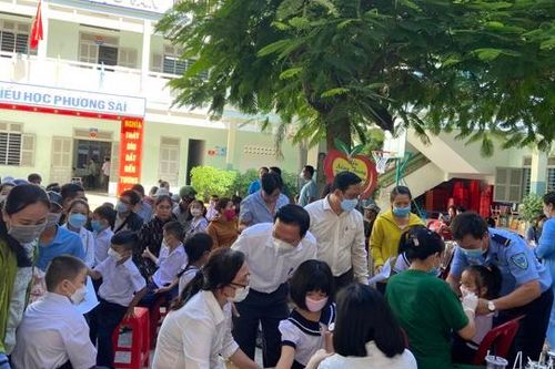 Khánh Hòa phản hồi thông tin học sinh phải học online nếu chưa tiêm vaccine Covid-19