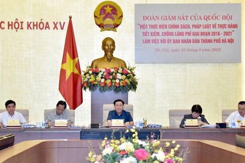 Chủ tịch Quốc hội: Hà Nội luôn trách nhiệm cao với tiết kiệm, chống lãng phí