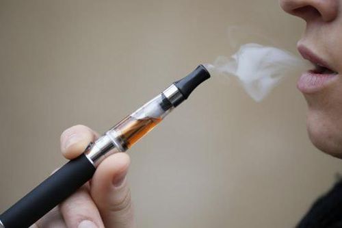 7 học sinh lớp 11 nhập viện sau khi sử dụng thuốc lá điện tử