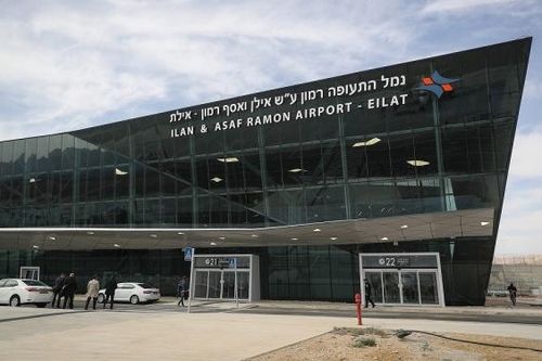 Israel hoãn mở cửa sân bay Ramon cho người Palestine, ông Abbas có động thái mới