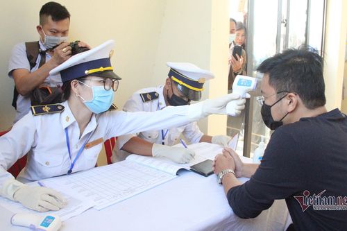 Đo thân nhiệt tại cửa khẩu, giám sát ca mắc đậu mùa khỉ