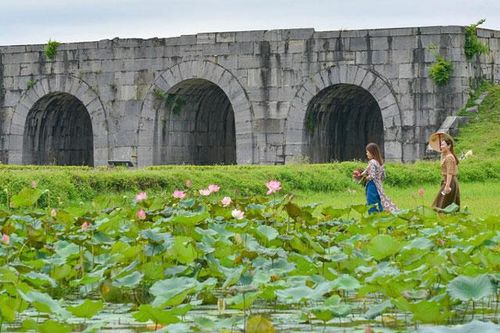 Ngỡ ngàng trước cảnh thanh bình ở di sản Thành nhà Hồ