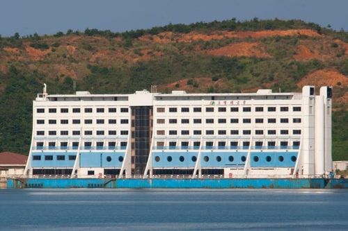 Bi kịch về Haegamgung: Khách sạn nổi đầu tiên trên thế giới nằm rỉ sét ở Triều Tiên