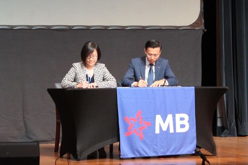 Một ngân hàng trong nước tài trợ cho sinh viên Việt Nam tại Hoa Kỳ