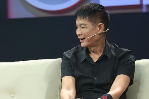 Đạo diễn Lê Hoàng: 'Gái nước ngoài thân thiện, dễ dãi chứ không như con gái nước mình'