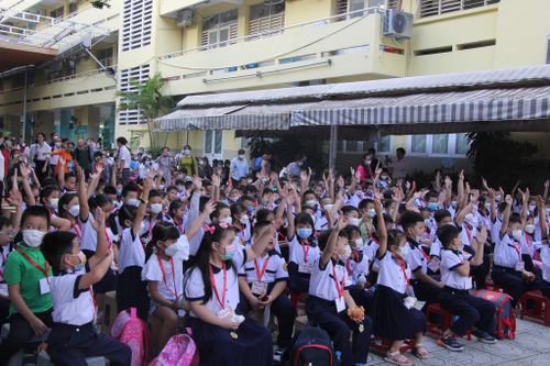 TPHCM: Học sinh bắt đầu tựu trường