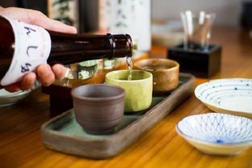 Nhật Bản muốn giới trẻ uống nhiều rượu hơn