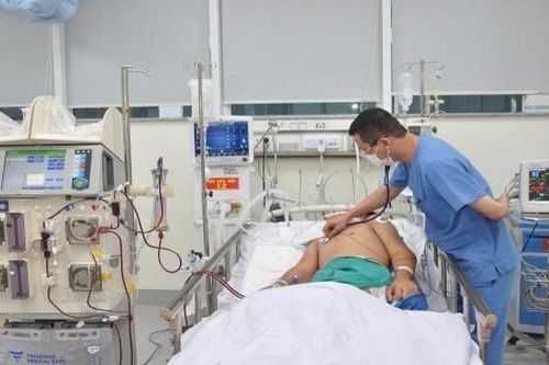 Cứu sống nam thanh niên sốc sốt xuất huyết, biến chứng suy đa tạng