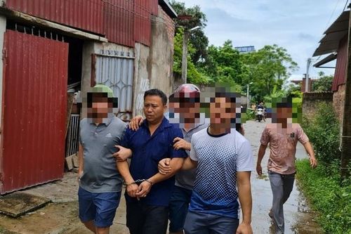 Kẻ dùng dao truy sát dã man bạn gái lúc rạng sáng, uống thuốc sâu tự tử trước khi bị bắt giữ