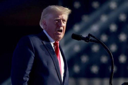 Bị FBI khám xét dinh thự, cựu Tổng thống Trump kiện Chính phủ Mỹ