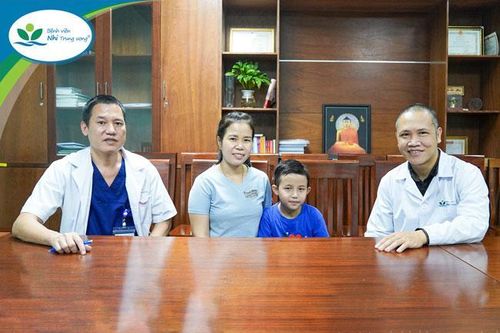 Ba lần mổ tim giành lại sự sống cho bé trai 8 tuổi người Lào