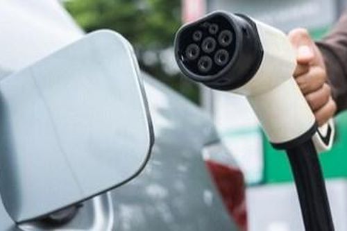 Kiến nghị giảm thuế cho xe 'lai' xăng và điện