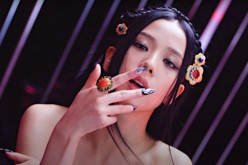 Kiểu tóc độc đáo của BlackPink trong 'Pink Venom'