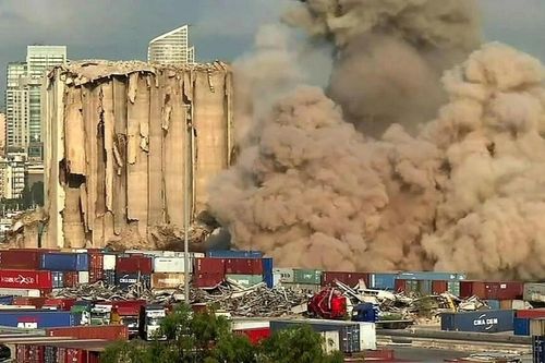 Sập 8 silo ở cảng Beirut