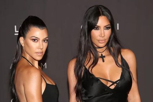 Chị em Kim Kardashian lãng phí nước