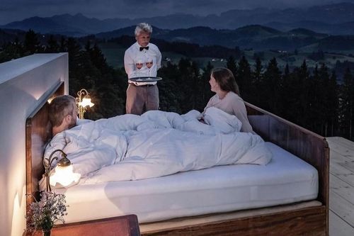 Khách sạn không trần, không tường hút khách