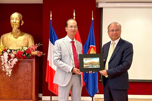 Phối hợp tìm kiếm, đưa về Việt Nam hiện vật quý Triều Nguyễn đang được giữ tại Pháp