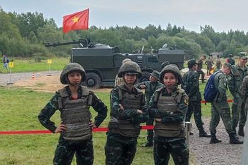 Đội tuyển Tiếp sức quân y tham gia thi vô địch đồng đội nữ