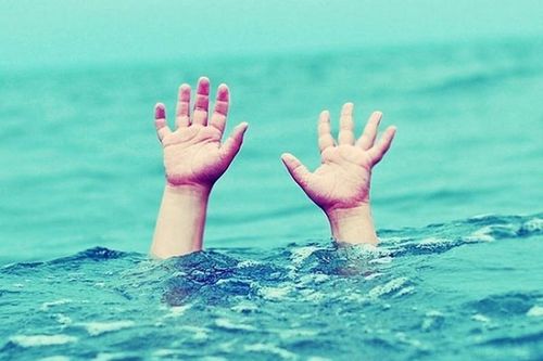 Con trai 6 tuổi chết đuối, bố mẹ làm điều ai cũng ngỡ ngàng