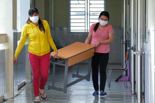 Cần Thơ: Thầy cô tất bật dọn dẹp trường lớp đón năm học mới