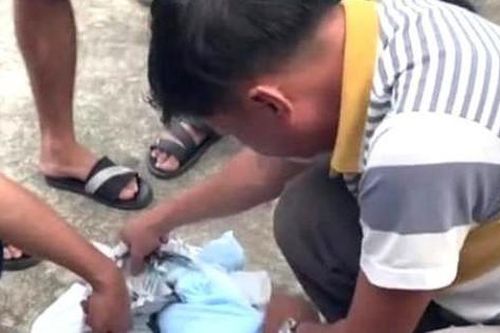 Phát hiện bé trai sơ sinh tử vong bị bỏ rơi trước cổng bệnh viện