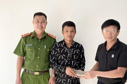 Tài khoản tự nhiên có 200 triệu, người đàn ông vội vàng tìm người trả lại