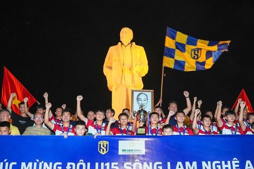 U15 Sông Lam Nghệ An được thưởng 300 triệu đồng sau cúp vô địch toàn quốc