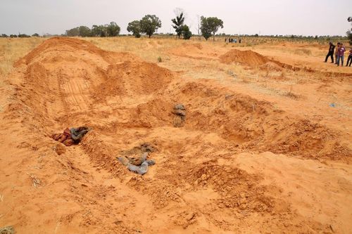 Phát hiện ngôi mộ tập thể ở thành phố Tarhuna của Libya