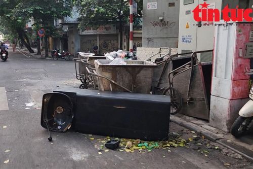 Vứt rác thải 'cồng kềnh', khó xử lý ra môi trường Thủ đô: Làm sao để ngăn chặn?