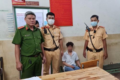 TP Hồ Chí Minh: CSGT bắt gọn đối tượng cướp giật tài sản