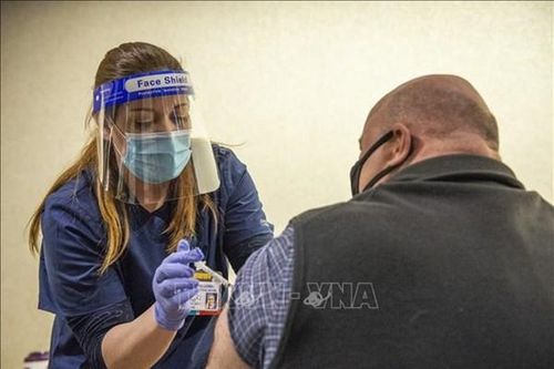 Chính phủ Mỹ sẽ ngừng chi trả cho việc tiêm phòng và điều trị COVID-19