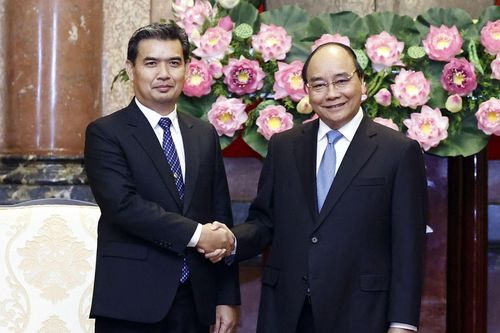 Chủ tịch nước tiếp Viện trưởng VKSNDTC Lào