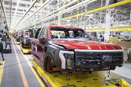 Ford cắt giảm 3.000 việc làm khi tăng tốc chuyển dịch sang xe điện