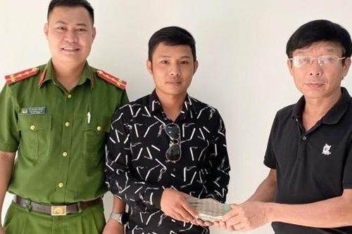 Trả lại 200 triệu đồng cho người chuyển nhầm vào tài khoản
