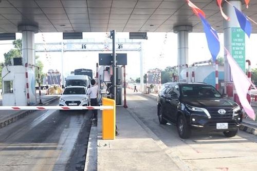 Tông gãy cần barie Trạm thu phí không dừng, đôi bên đòi bồi thường