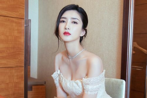 Giang Sơ Ảnh - người đẹp vướng tranh cãi
