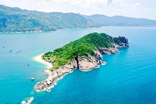 Hòn đảo giống con khủng long ở Phú Yên