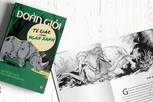 Tê giác cô đơn trong rừng xanh