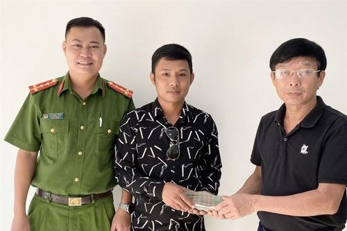 Trao trả tiền 'đi lạc' tài khoản