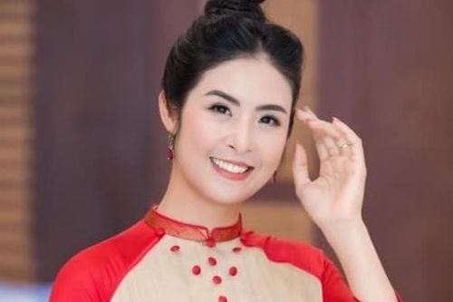 Hoa hậu Ngọc Hân đẹp 'không tì vết' trong tà áo dài