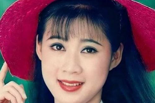 Mỹ nhân thập niên 90 đọ sắc trong áo dài trắng