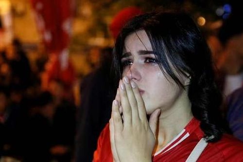 Fan Liverpool bị đâm tử vong sau trận thua MU