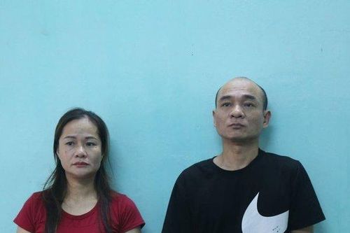 Bắt đôi nam nữ hàng đêm đi 'vặt' camera, logo ô tô