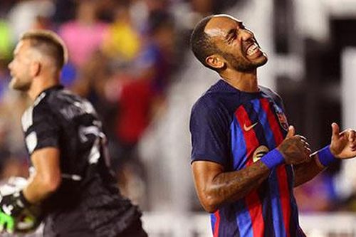 Aubameyang gia nhập Chelsea sẽ giúp Barca gỡ bài toán đau đầu