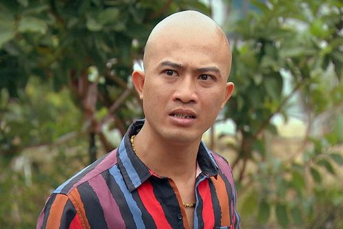 Ngang ngược như Doãn Quốc Đam: Yêu cầu đạo diễn thêm 1 vai, 'lột đồ' khắp đoàn làm phim