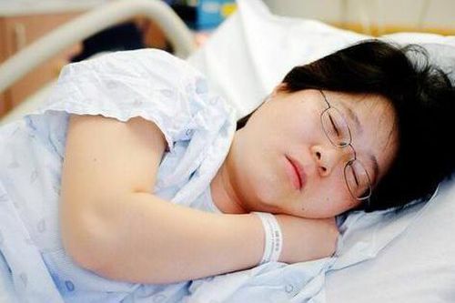 Người có tế bào ung thư trong cơ thể thường thấy 3 dấu hiệu xuất hiện vào ban đêm