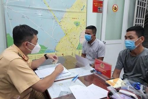 TPHCM: Phạt tài xế xe khách cư xử thiếu văn minh sau khi va quẹt