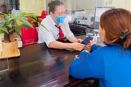 Nhanh trí, nhân viên ngân hàng giúp người dân tránh khỏi vụ lừa đảo