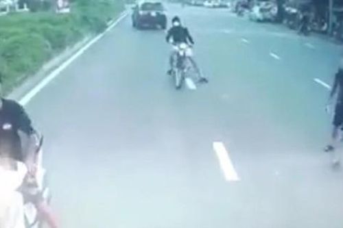 Hà Nội: Khởi tố vụ án nhóm người chặn đầu, đe dọa đập phá xe ô tô
